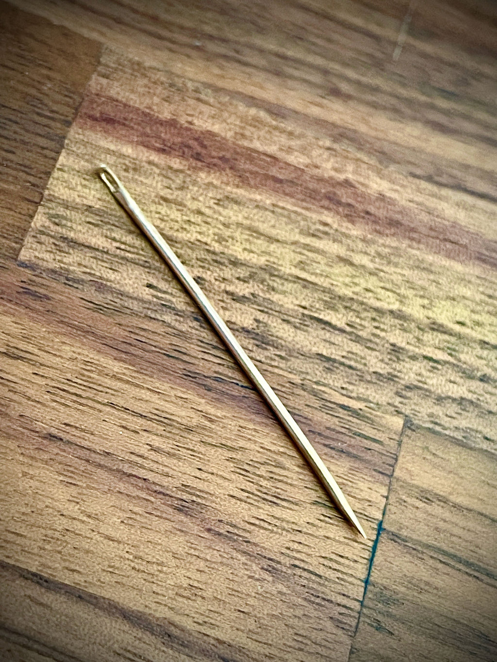 Historische Nähnadel aus Bronze