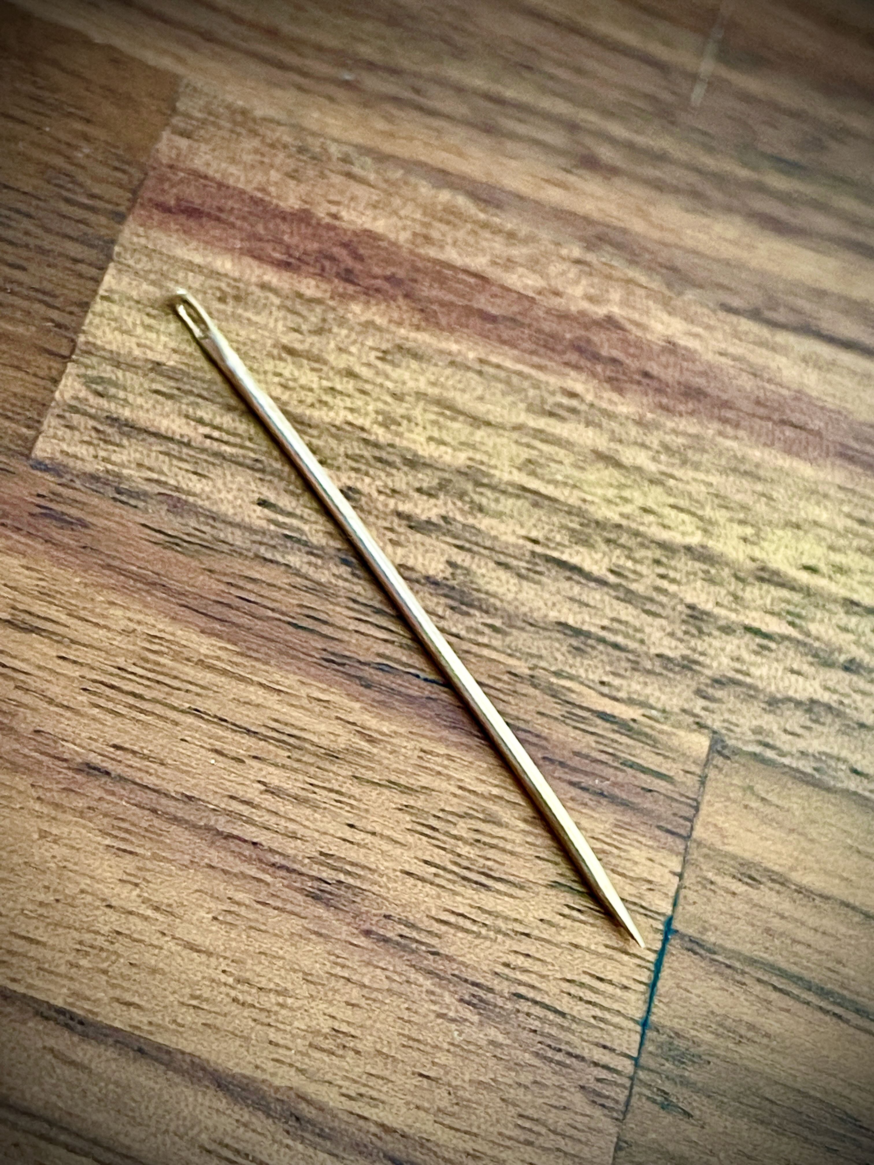 Historische Nähnadel aus Bronze