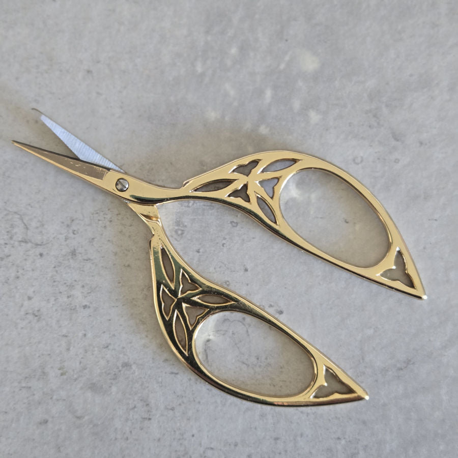 Fadenschere Lantern Moon mit irischem Muster