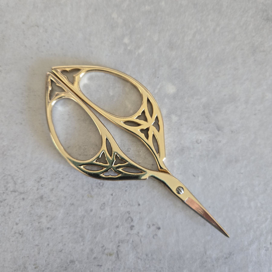 Fadenschere Lantern Moon mit irischem Muster