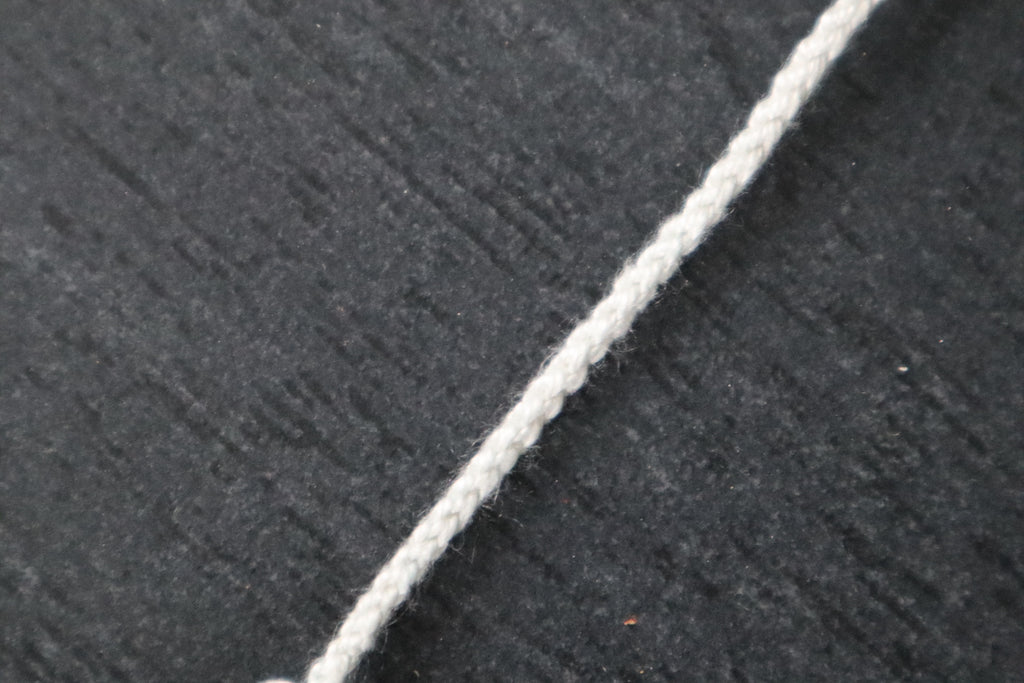 Feine Nestel (40cm, pflanzengefärbte Seide)