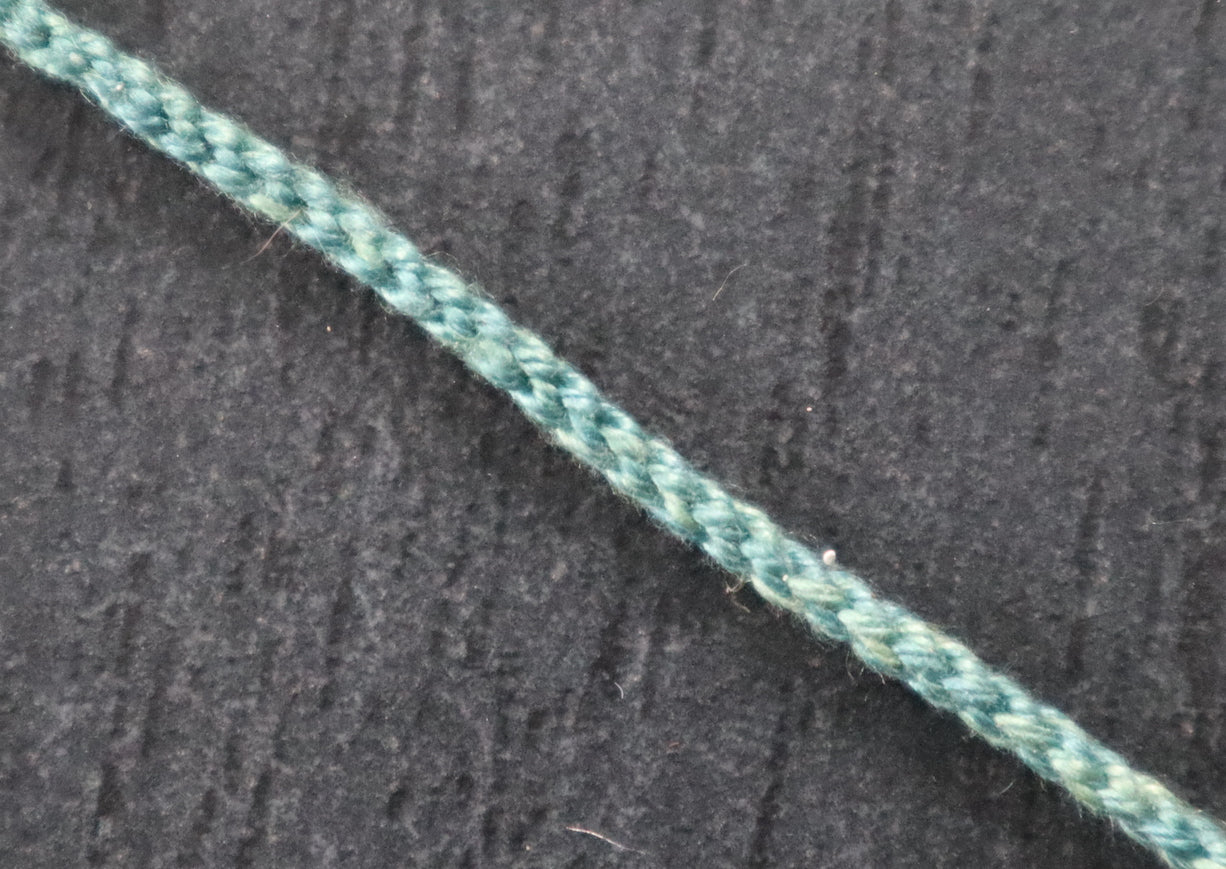 Lange feine Nestel, 100cm, pflanzengefärbte Seide