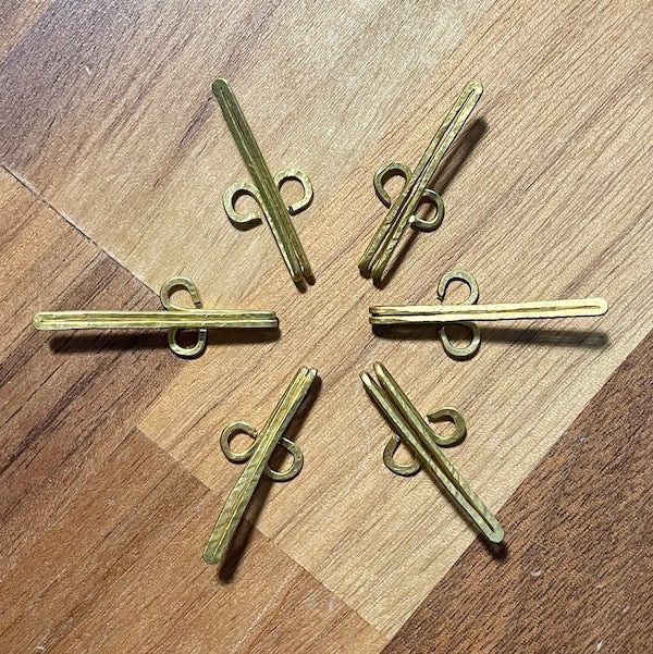 Große Haken aus Messing