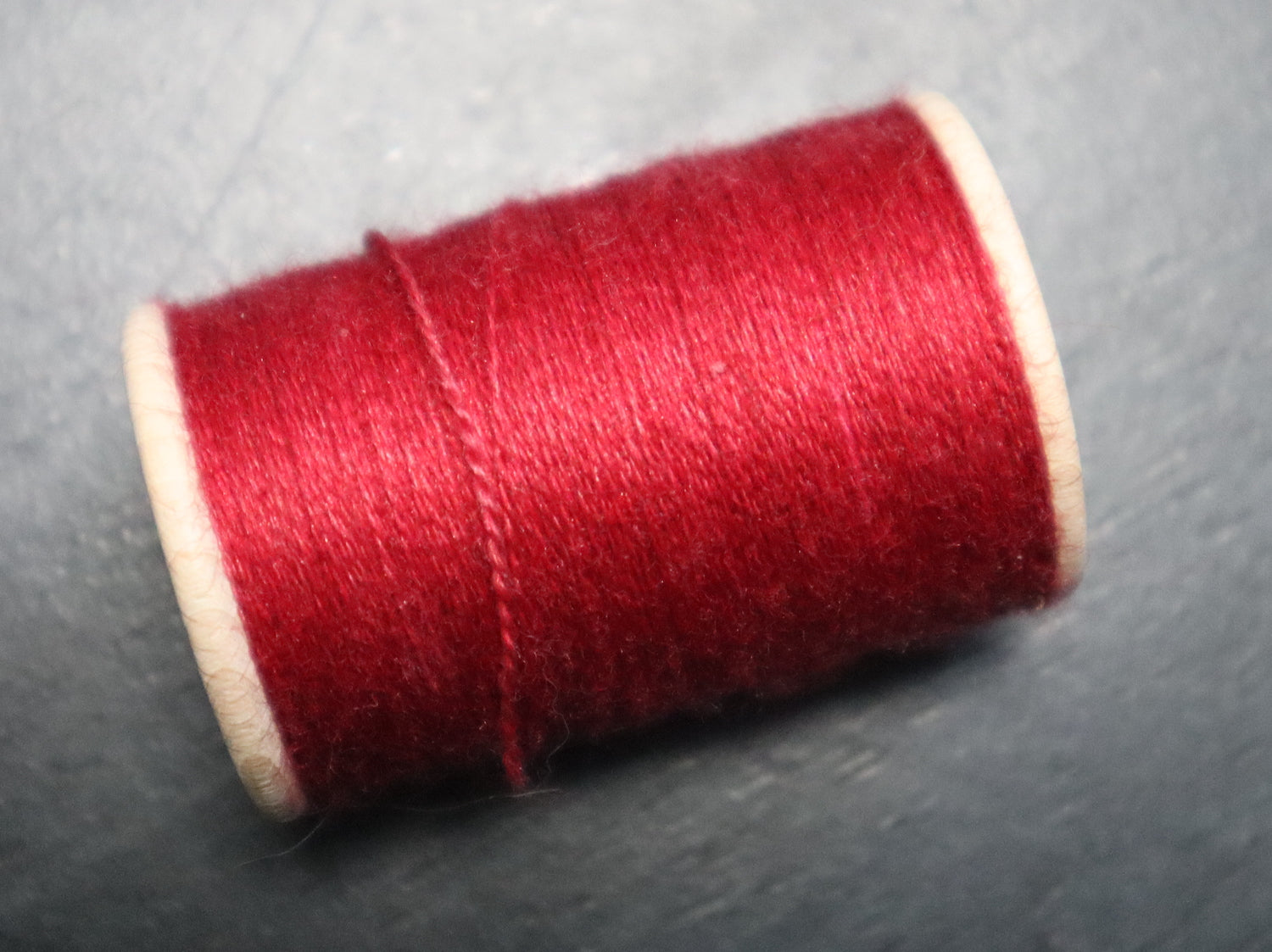 Extra dünnes Wollgarn (pflanzlich gefärbt, 100m)