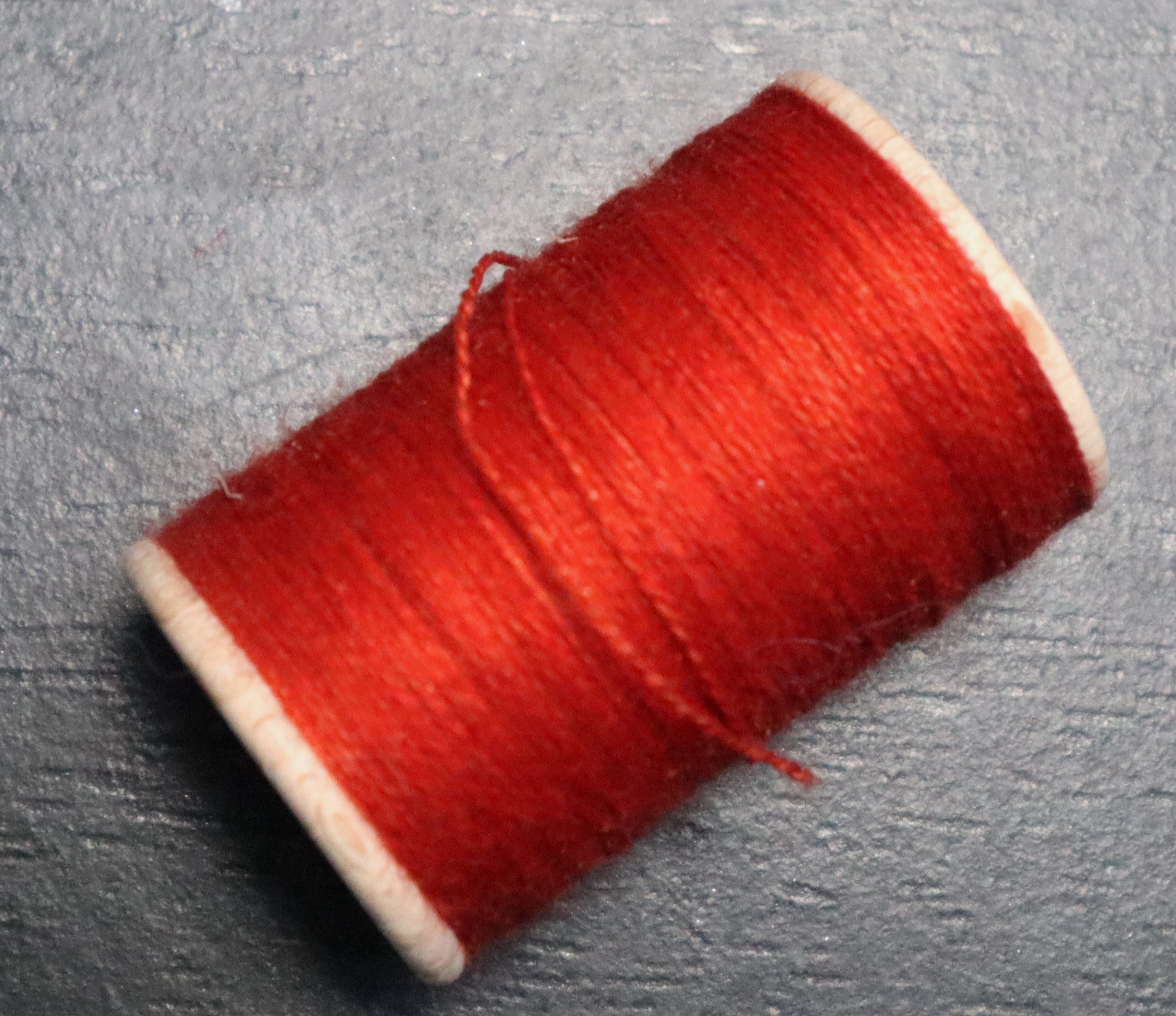 Extra dünnes Wollgarn (pflanzlich gefärbt, 100m)