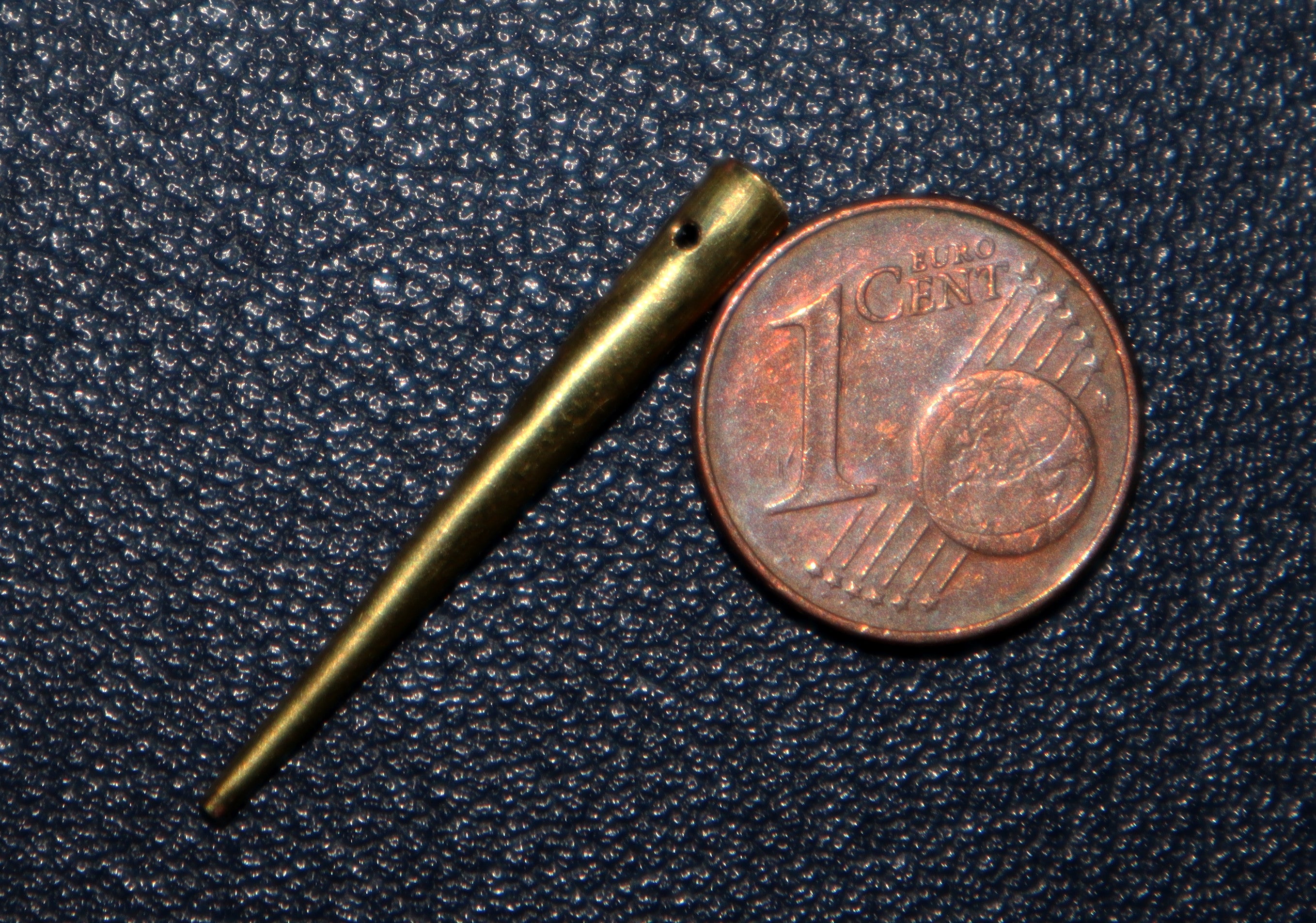 Feine Nestelspitzen (extra dünn)