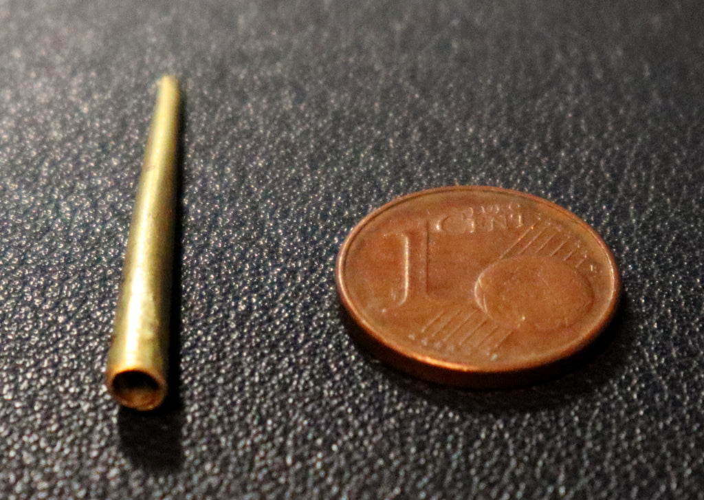 Feine Nestelspitzen (extra dünn)