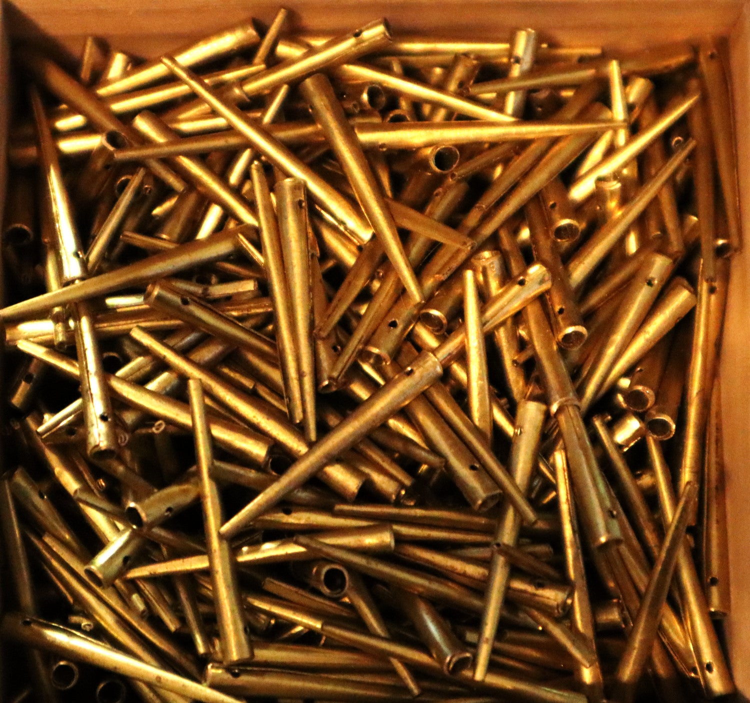 Feine Nestelspitzen (extra dünn)